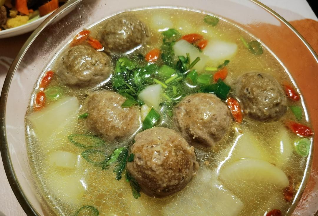 牛肉丸子萝卜汤，简单易做的鲜美味道