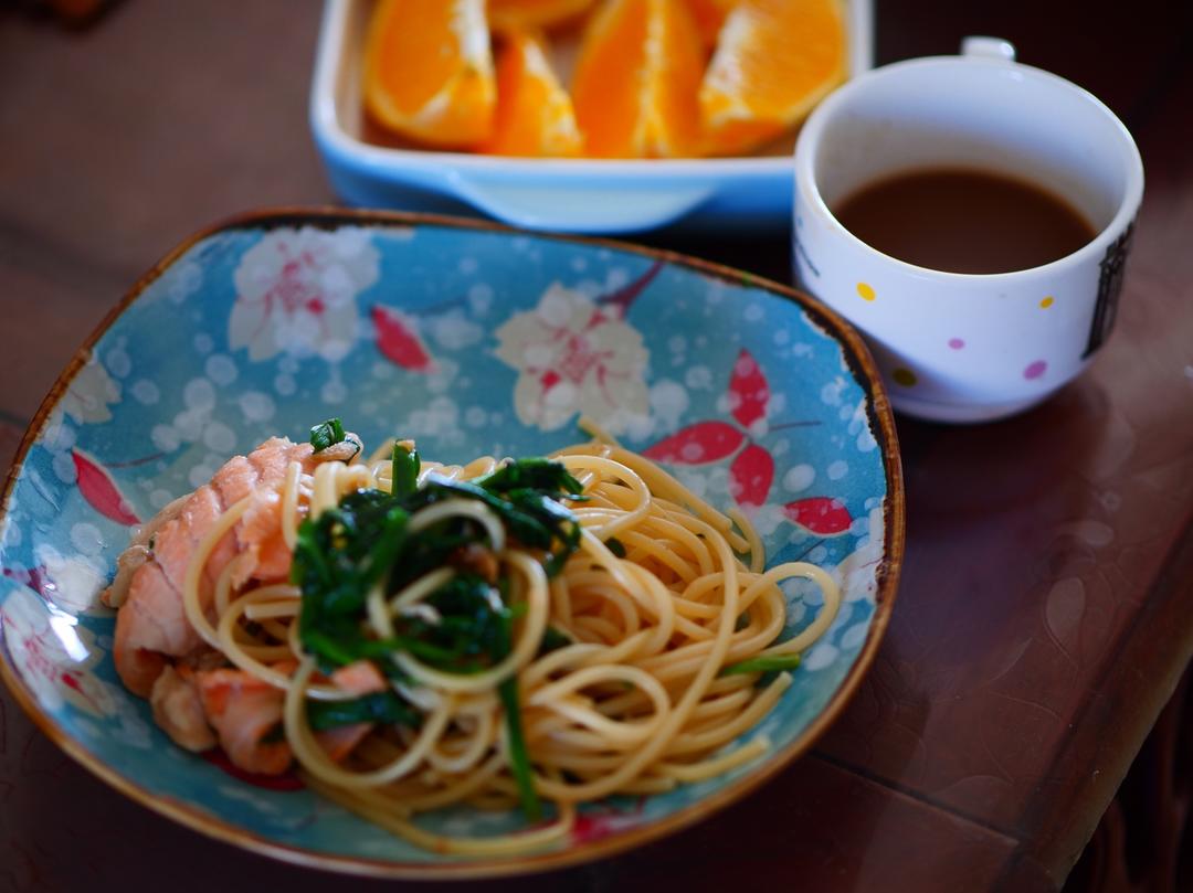 『美食手账本』韭菜三文鱼意面