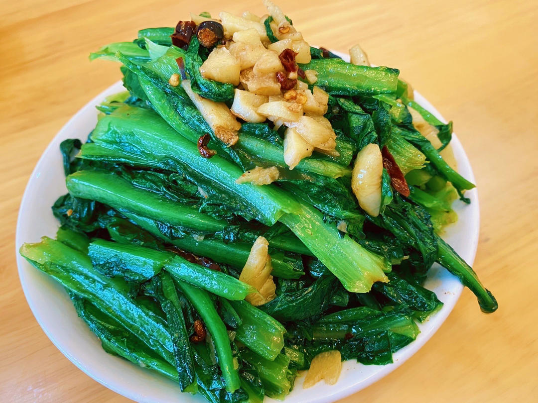 蒜蓉耗油清炒油麦菜，减脂快手菜，宝宝超爱，傻瓜步骤，屡试不爽，好吃且下饭，鲜香爽口！！