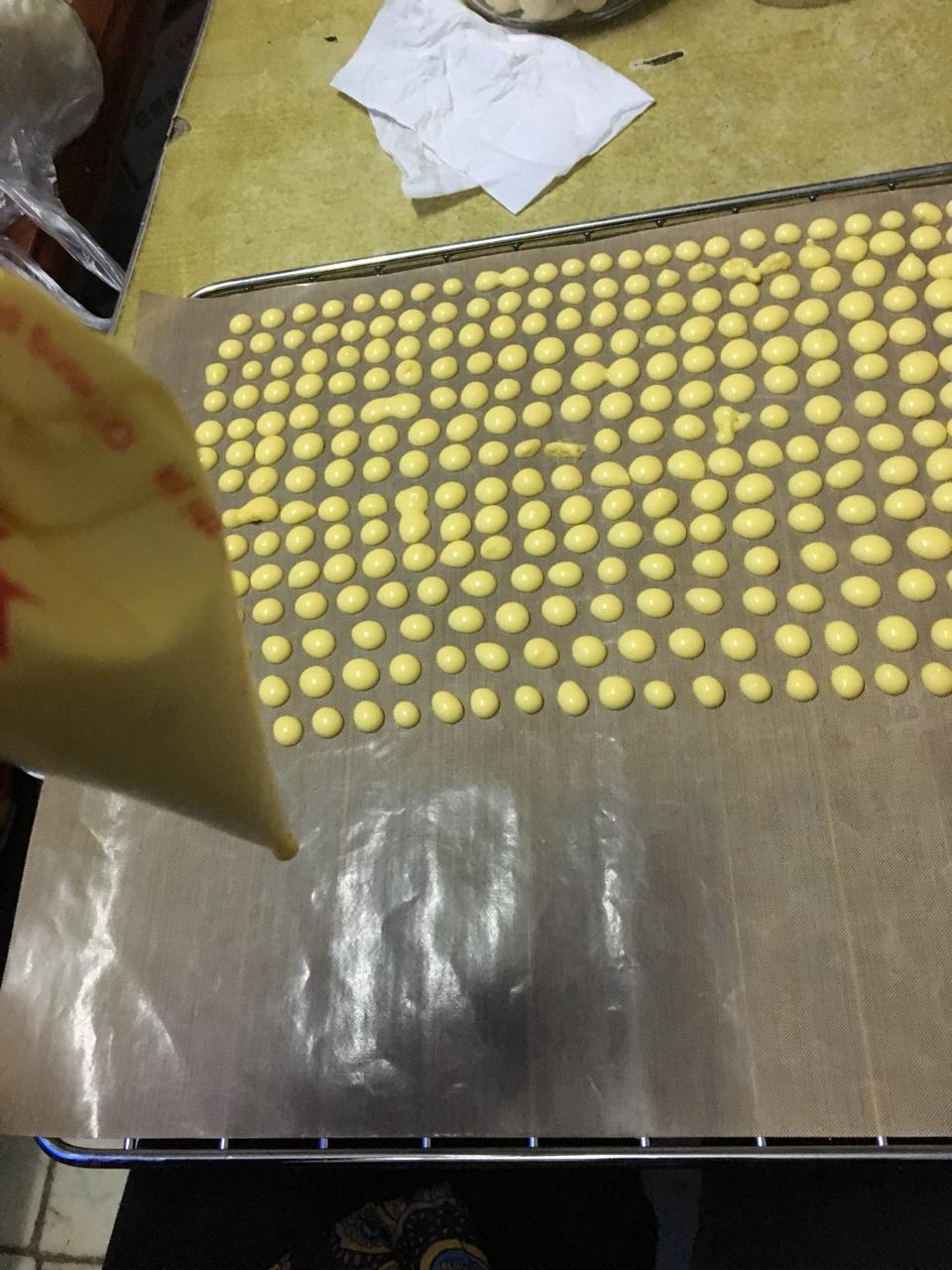 入口即化的无添加蛋黄溶豆