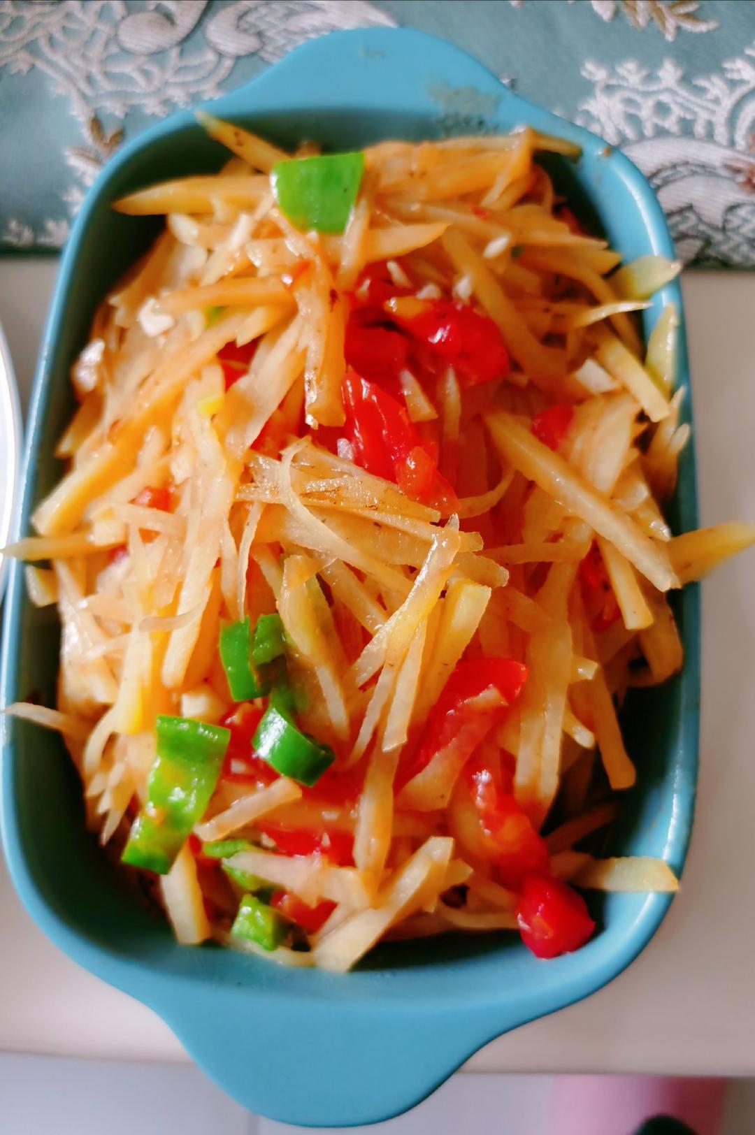 家常素菜西红柿炒土豆丝（番茄炒土豆丝）