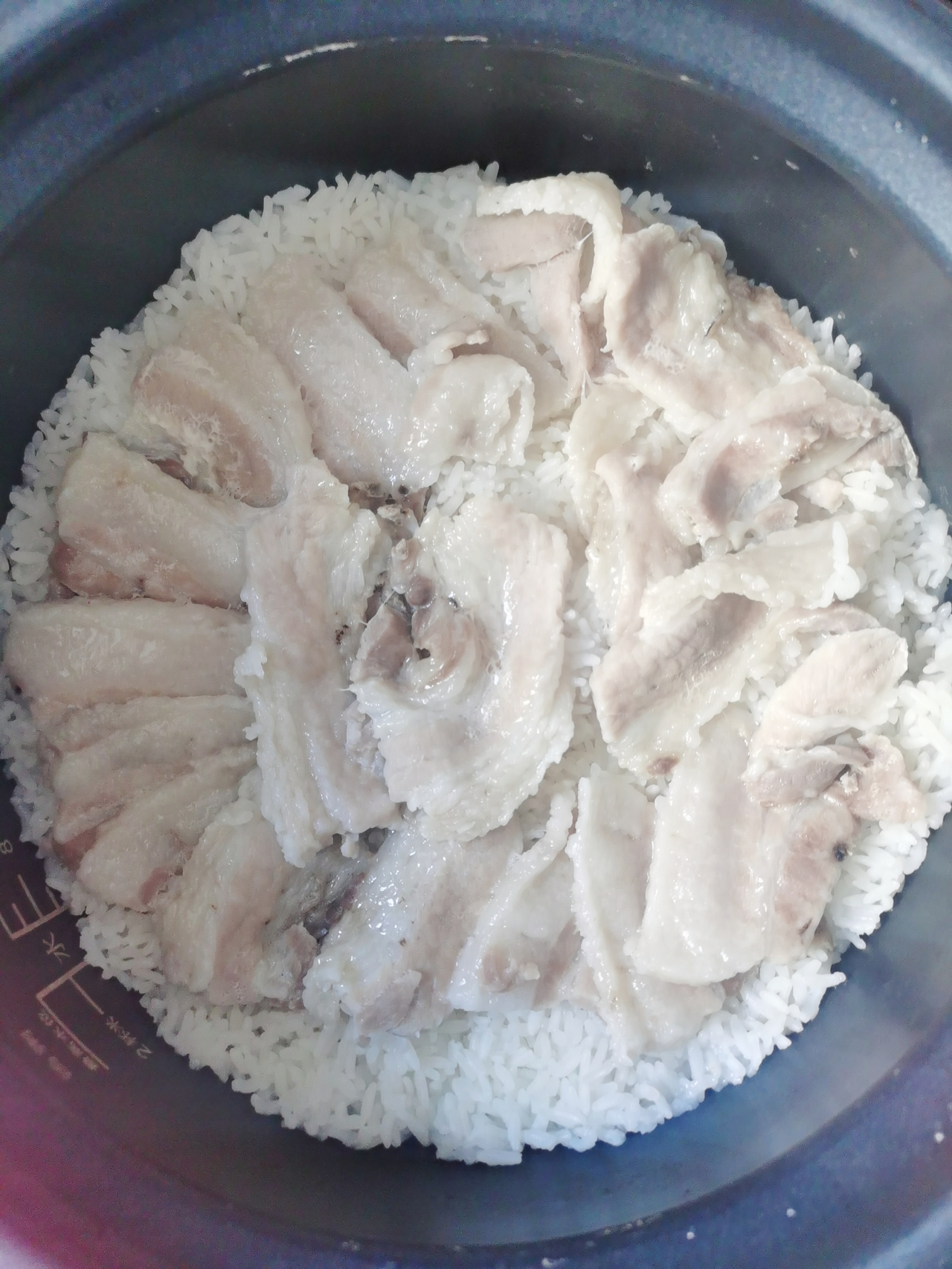 白肉蒸米饭的做法