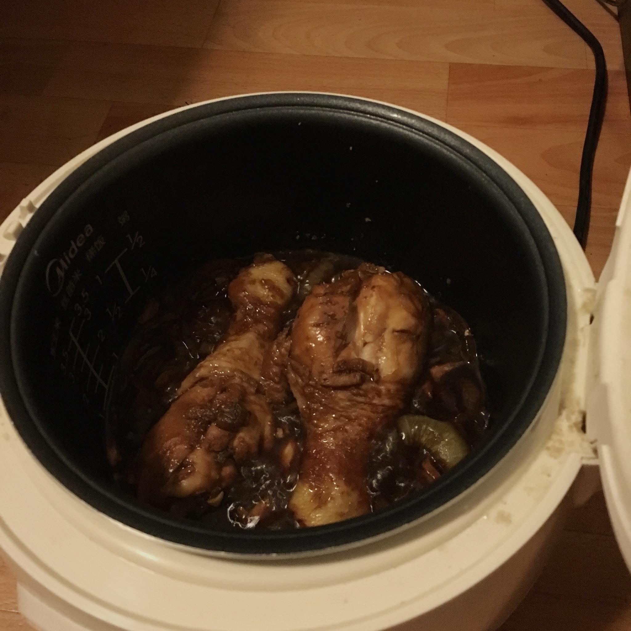 电饭煲焖鸡腿的做法 步骤3