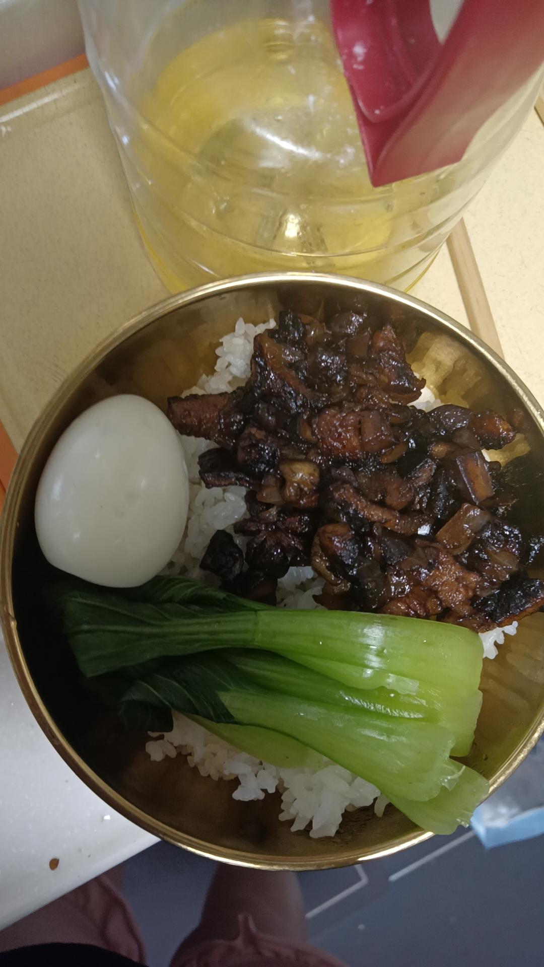 兄妹晚餐：卤肉饭+番茄蛋汤