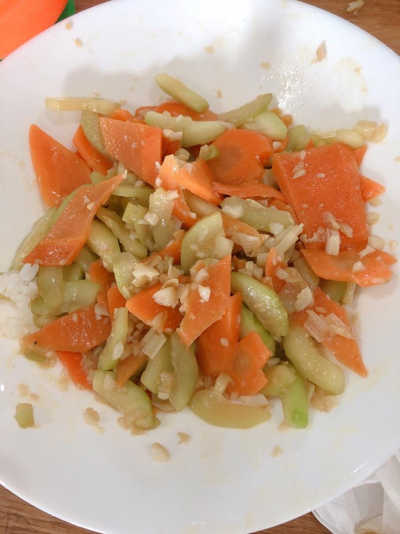 蒜蓉木耳西葫芦