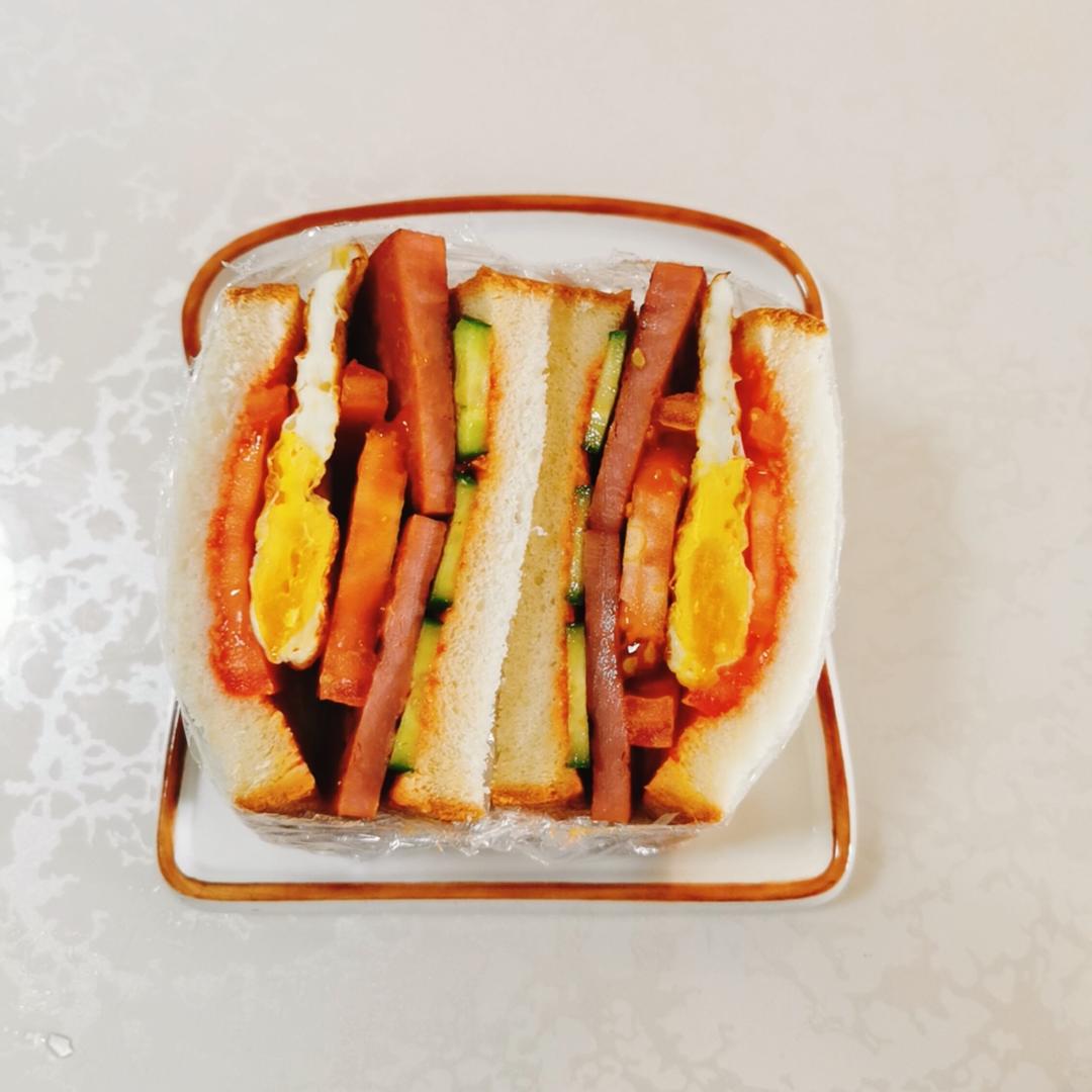 🍅🍳🥩🥪西红柿鸡蛋火腿三明治的做法