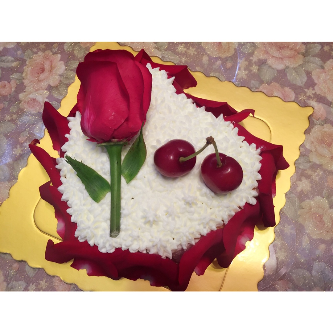 玫瑰花心形奶油蛋糕