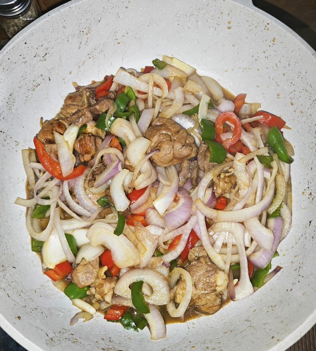 色香味俱全的洋葱炒肉