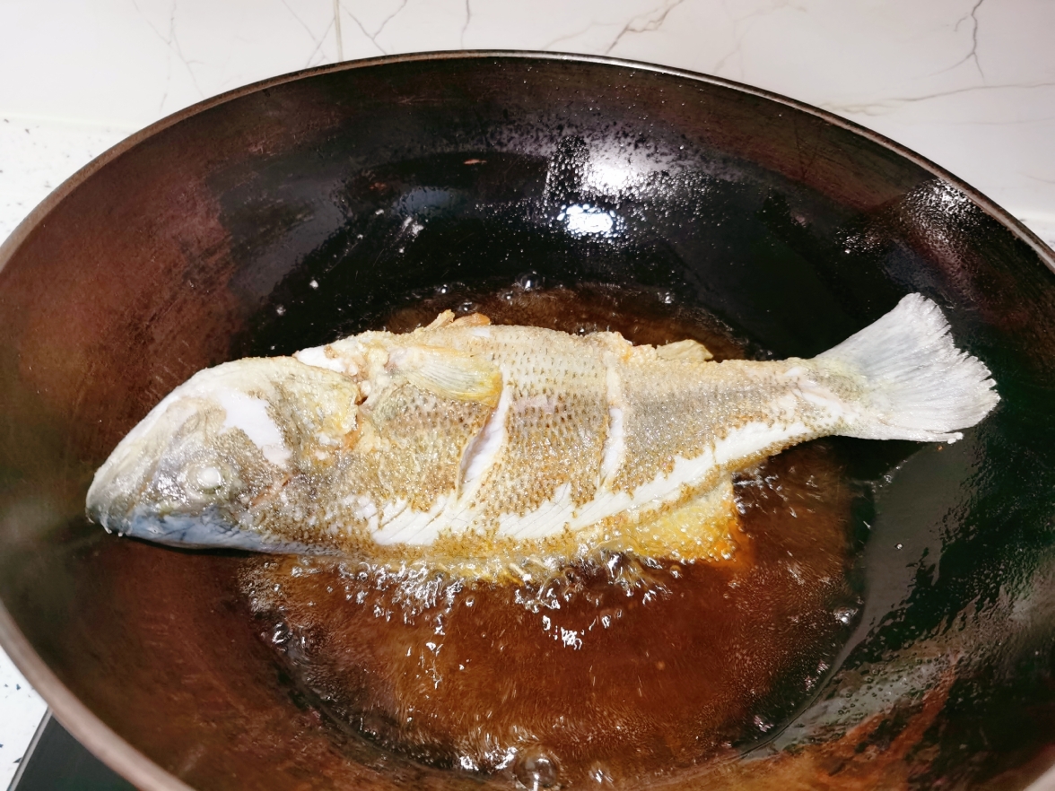 超简单的干烧鲈鱼🐟💕的做法 步骤4