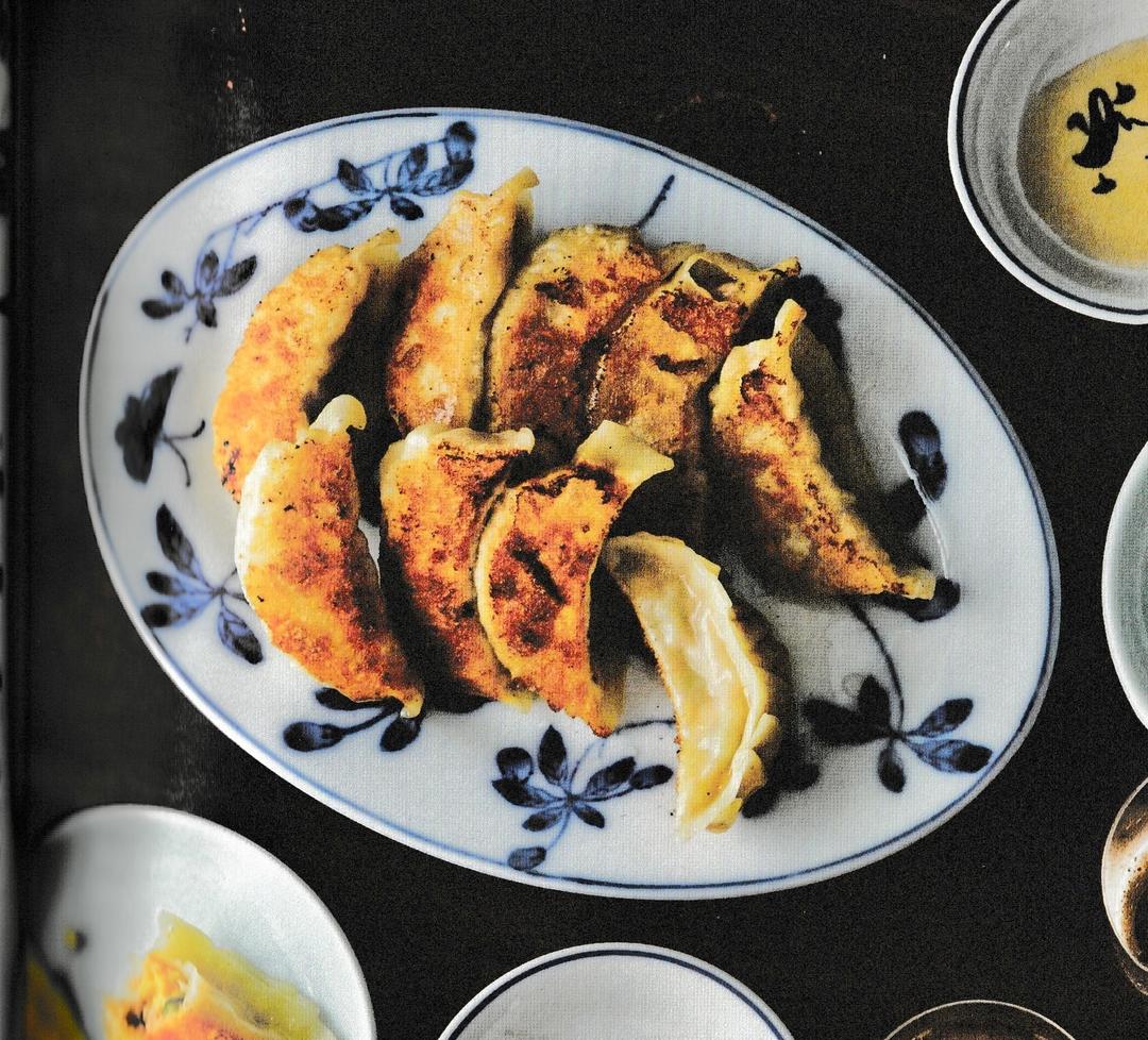 【深夜食堂】煎饺~炒蛋和小黄瓜馅~的做法