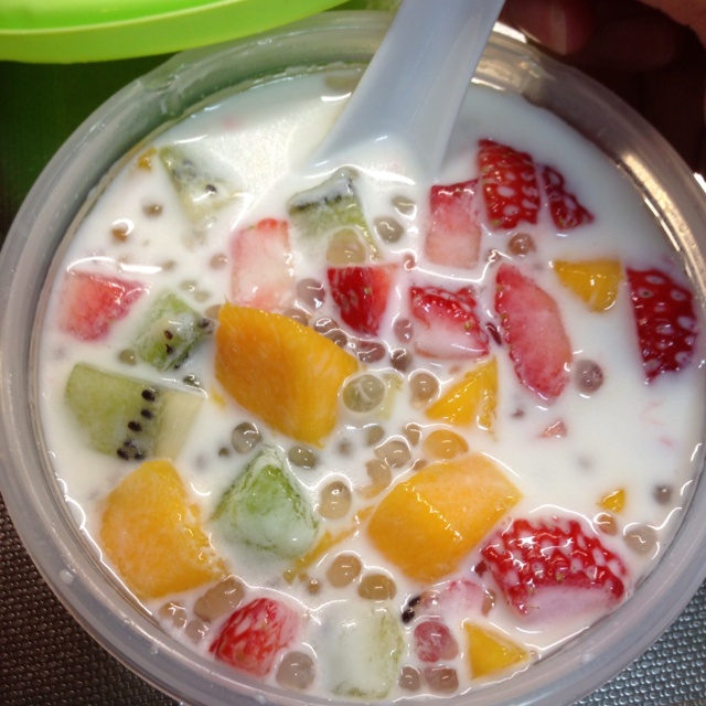 缤女王做的水果西米露