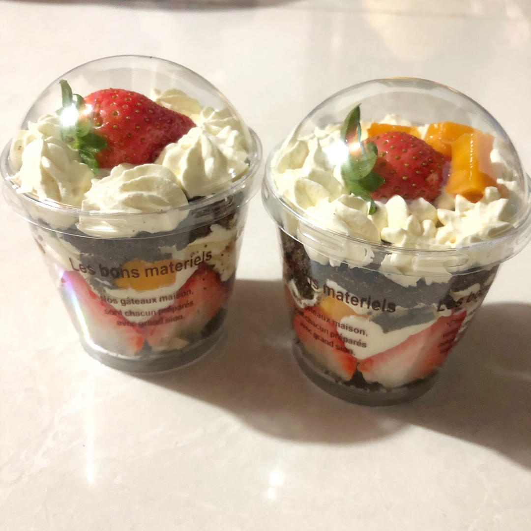 消耗淡奶油水果杯