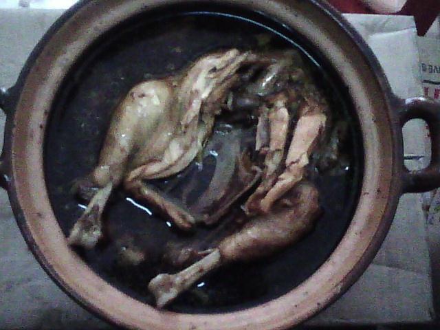 砂锅煲鸡汤