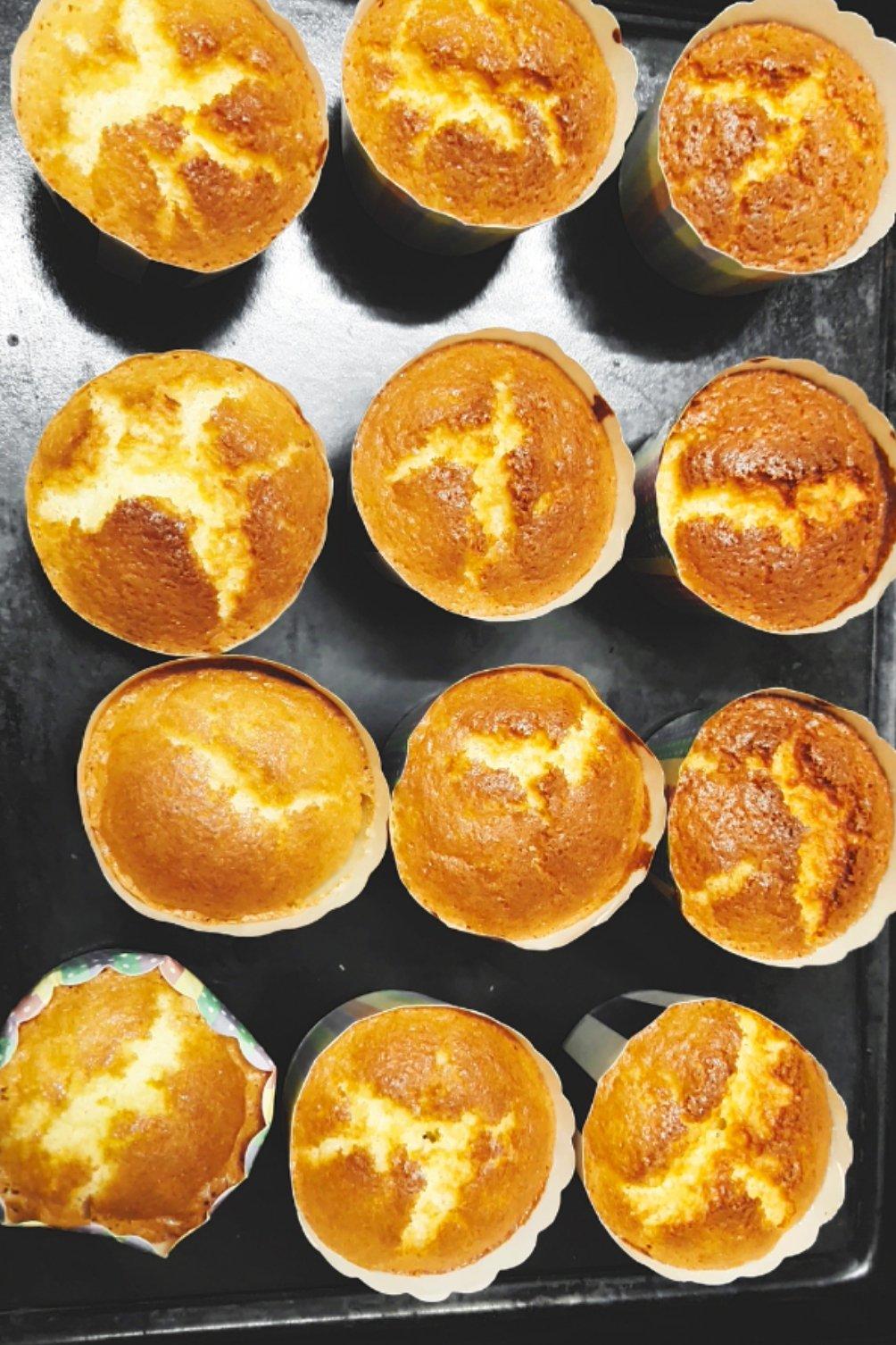 蔓越莓纸杯戚风小蛋糕