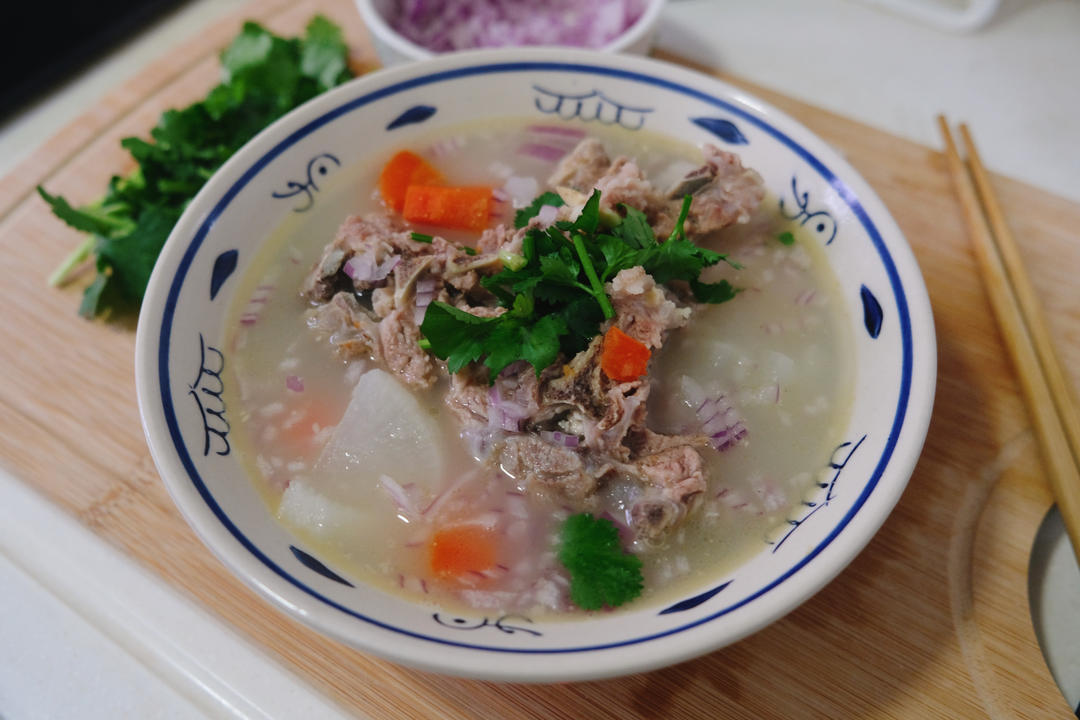 一口肉，一口汤，天冷来一碗热乎乎的羊汤