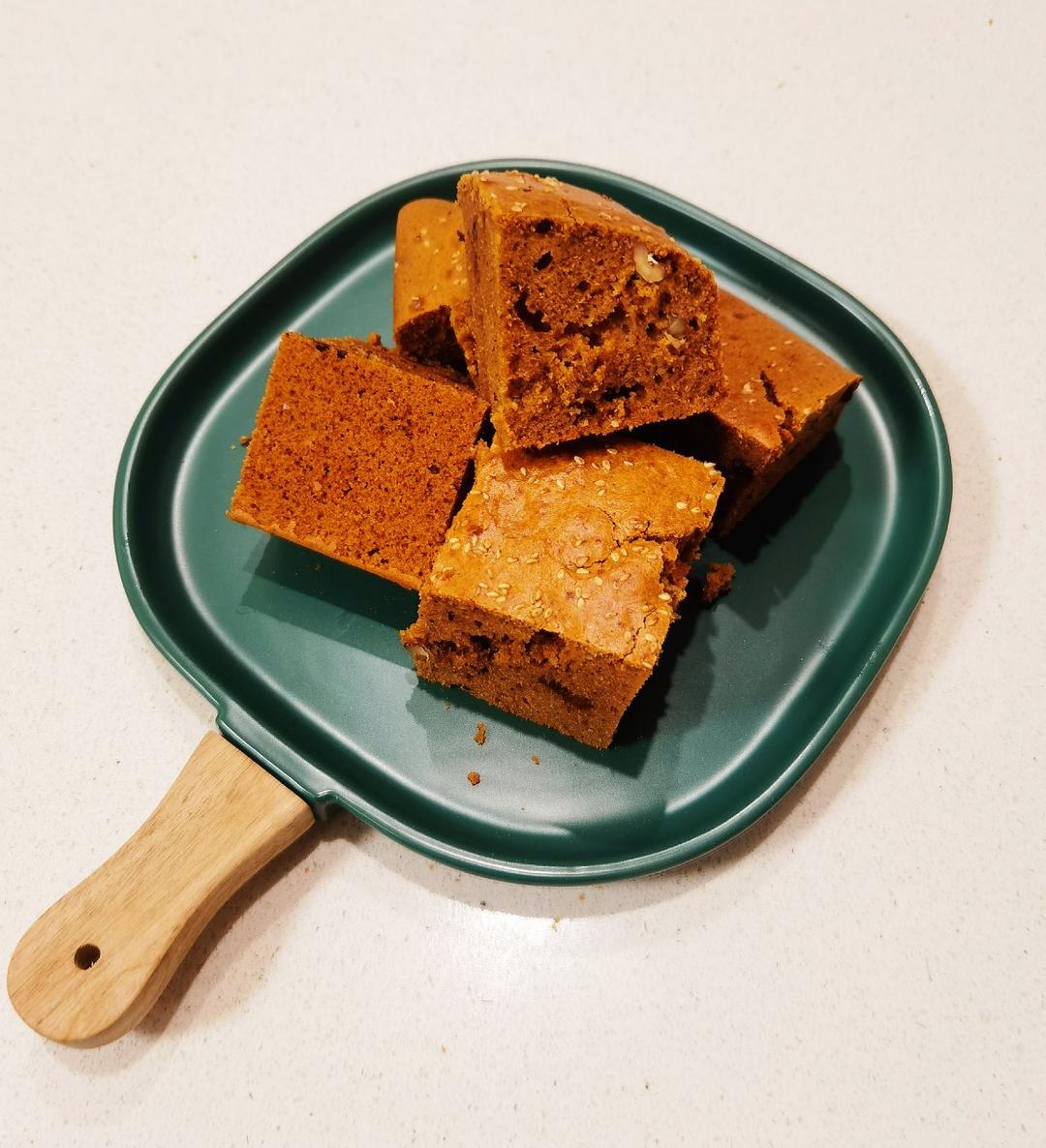 改良版红枣糕，此配方蓬松柔软，减油减糖，全蛋打发好操作