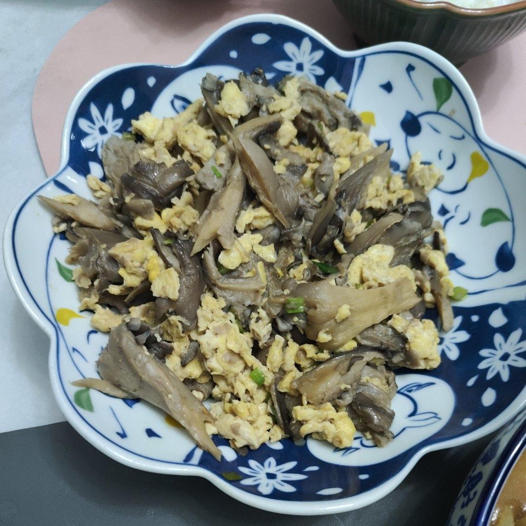 蘑菇炒鸡蛋	平菇这样炒，鲜美无比巨好吃