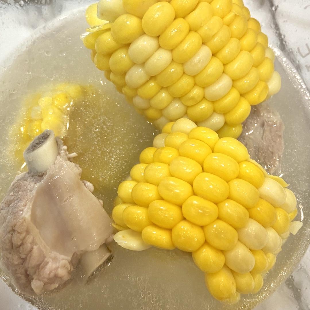 超简单玉米排骨汤