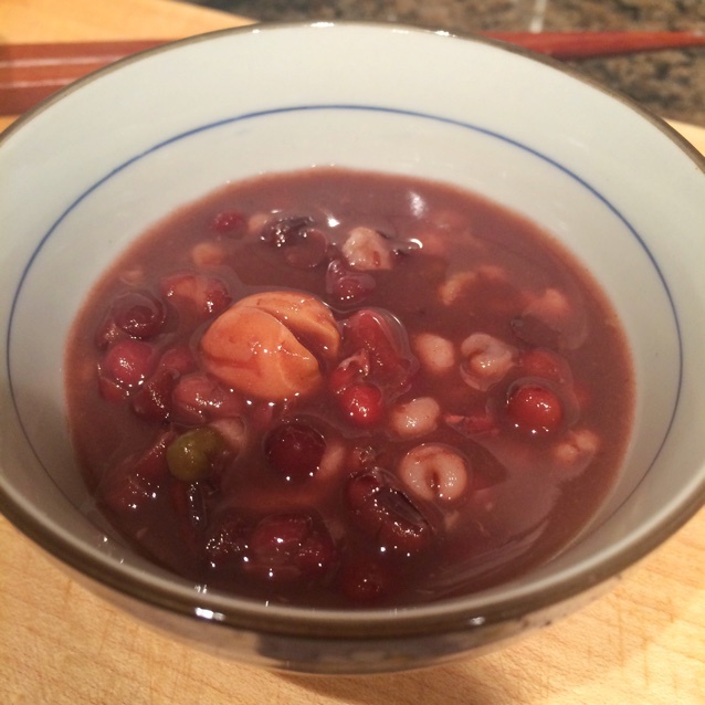 红豆薏仁龙眼养颜汤