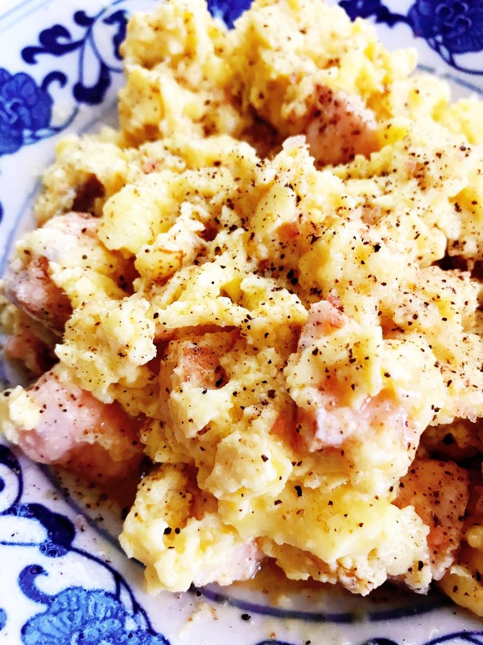 三文鱼炒鸡蛋的做法