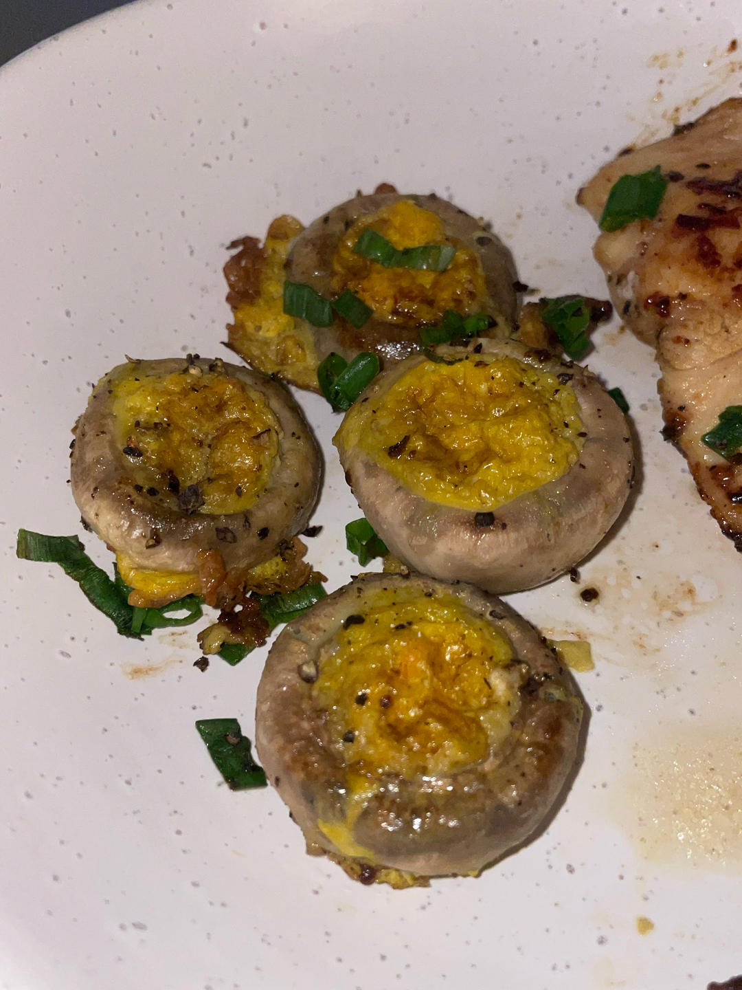 老少咸宜营养美味的香煎口蘑鸡蛋（附轻松去蒂小决窍）