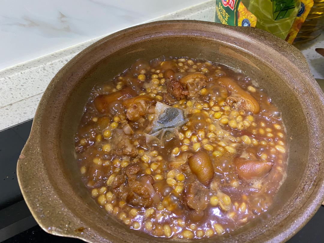 黄豆焖猪蹄