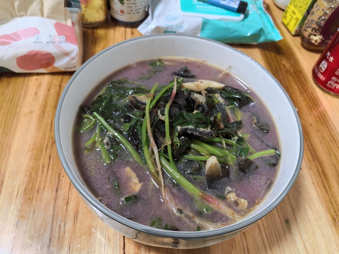 孩子的血热毒，可以吃松花蛋红苋汤来排出