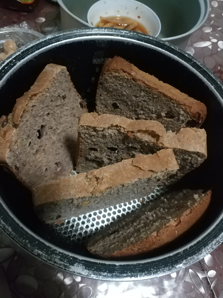 全麦黑麦坚果面包的做法