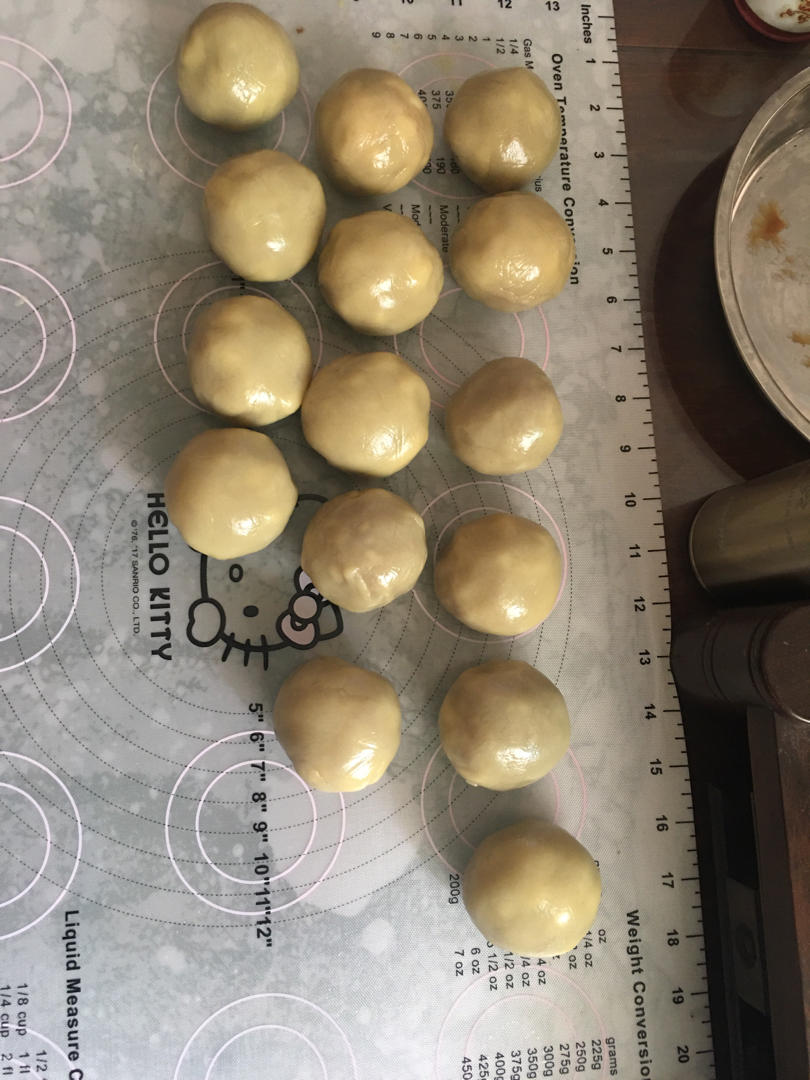 广式蛋黄莲蓉月饼