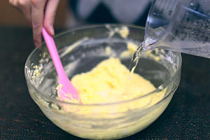 柠檬汽水磅蛋糕的做法 步骤6