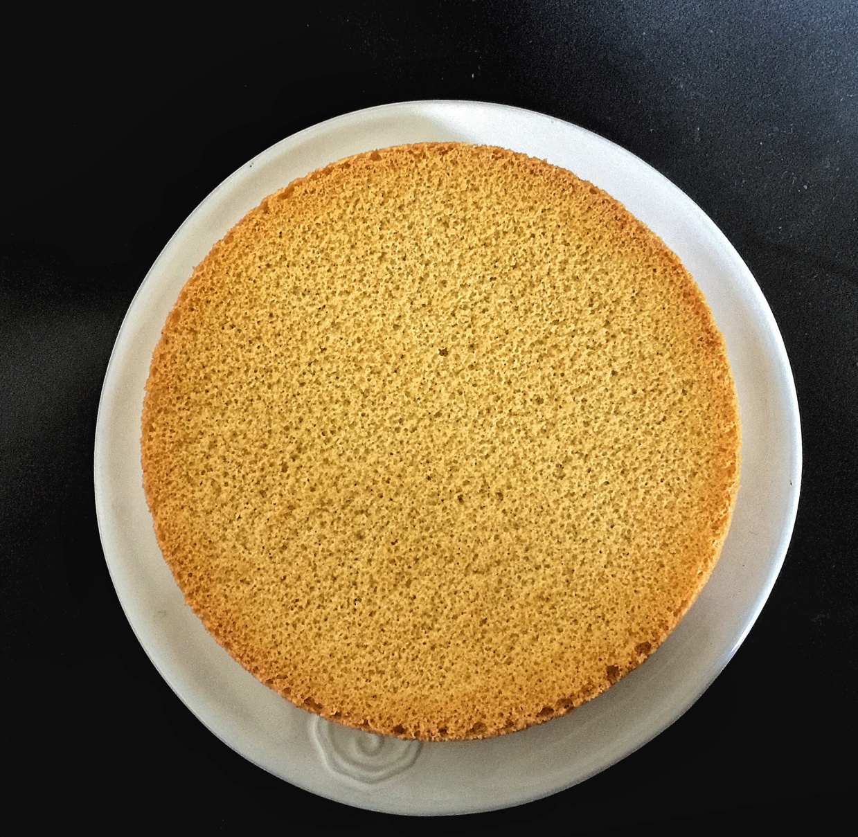 超简单完美戚风蛋糕（6寸2蛋）附打发、翻拌、脱模视频