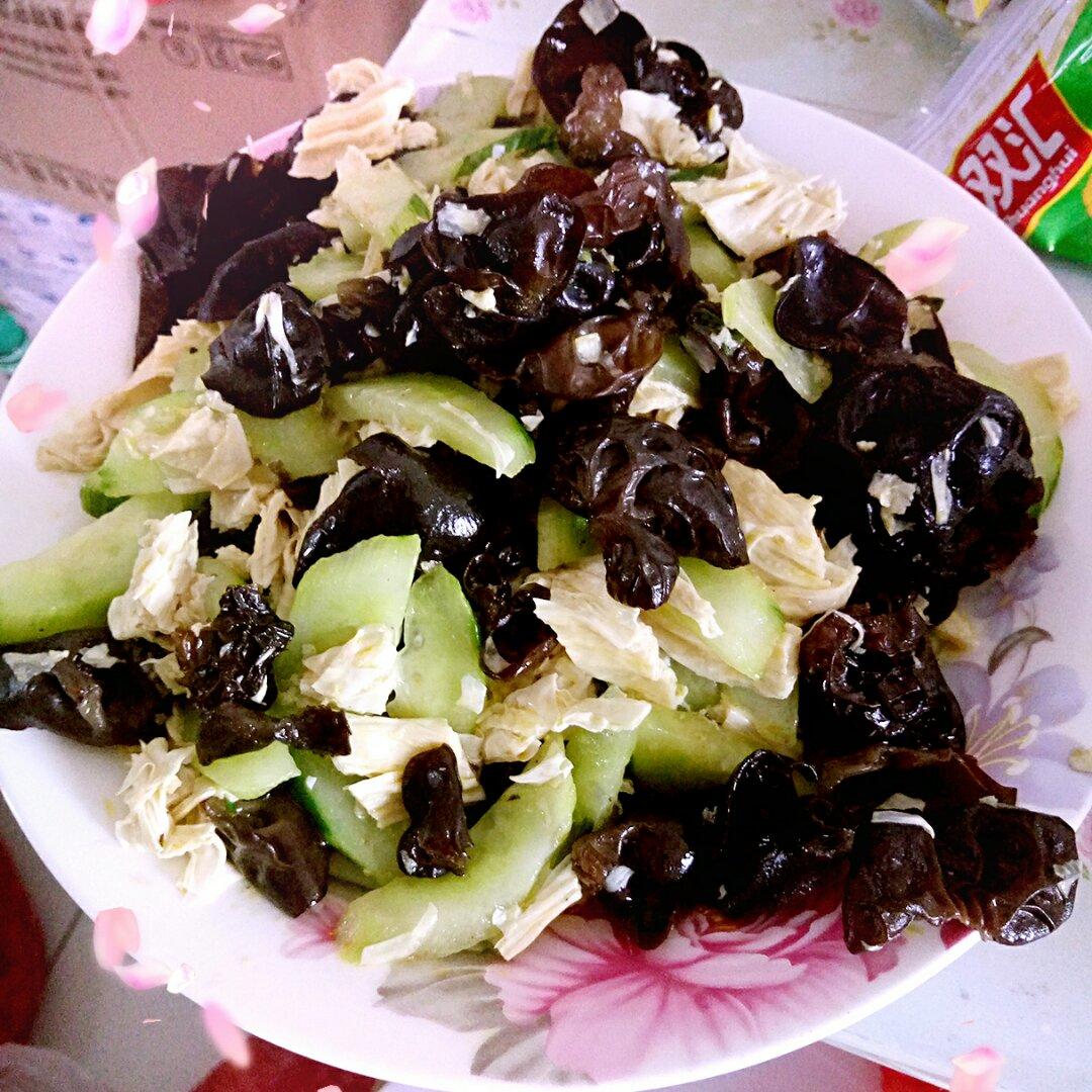 腐竹木耳黄瓜炒