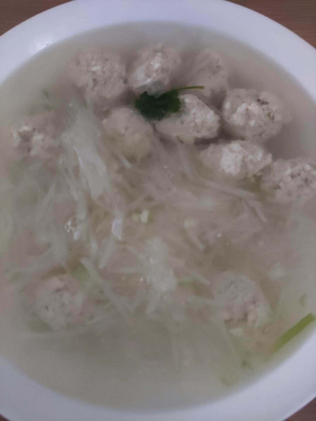 【10分钟系列】白萝卜豆腐圆子汤