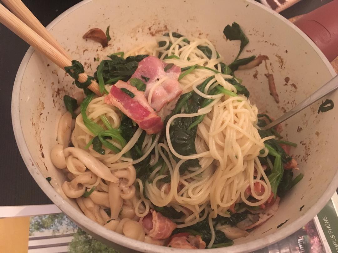 家常简版菠菜培根意面