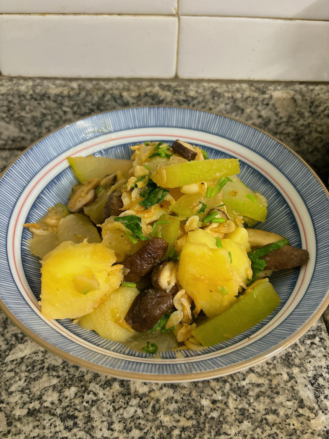 鲜菇开阳白瓜焖土豆