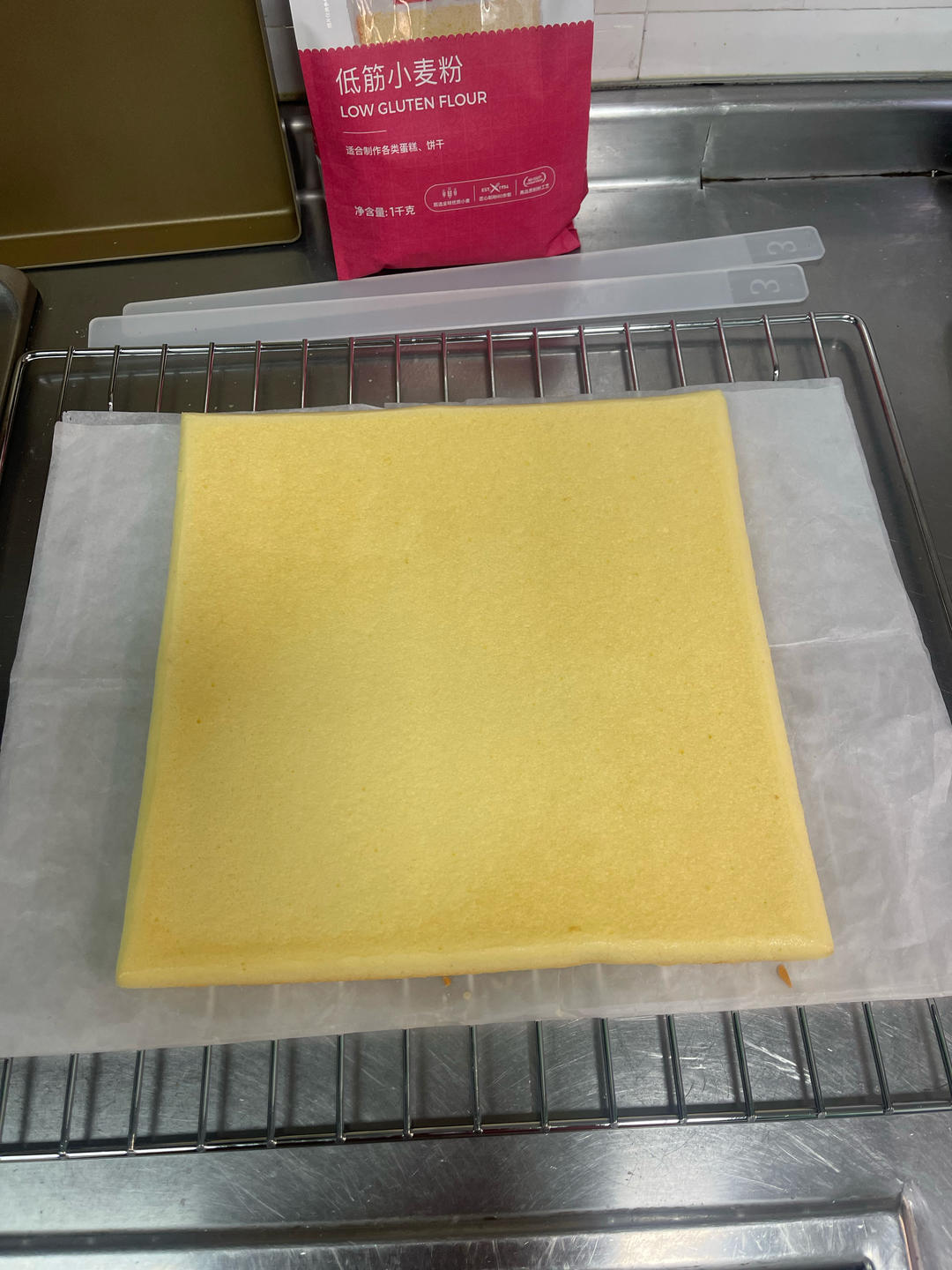 超详细的瑞士卷奶油蛋糕卷原味蛋糕卷的制作方法 饱满不掉皮不开裂（附模具换算方法）