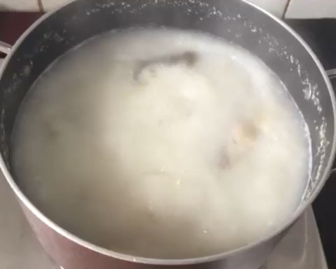 奶白鲫鱼汤（视频，只用10分钟）