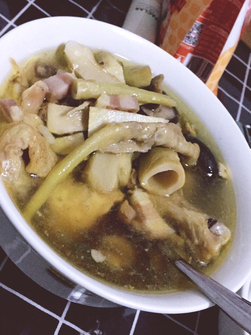 「不放盐」咸笋炖鸡