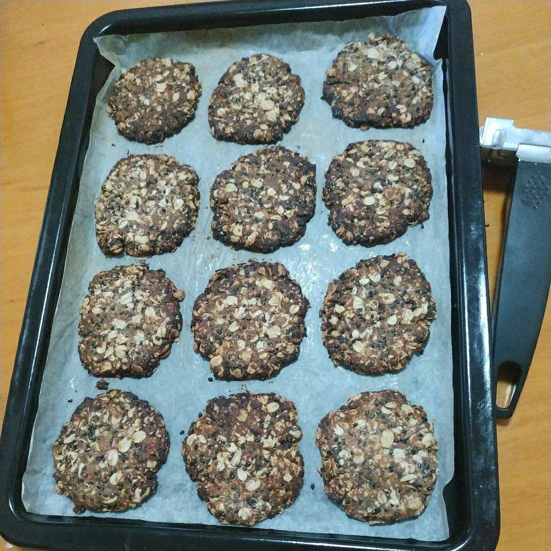 素食:有机燕麦芝麻大饼干