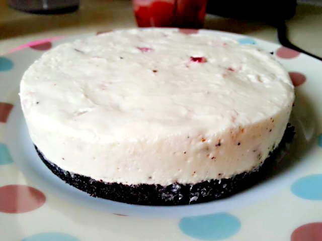 草莓果粒冻芝士蛋糕