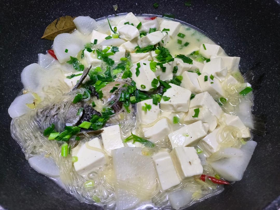 奶白鲫鱼豆腐汤