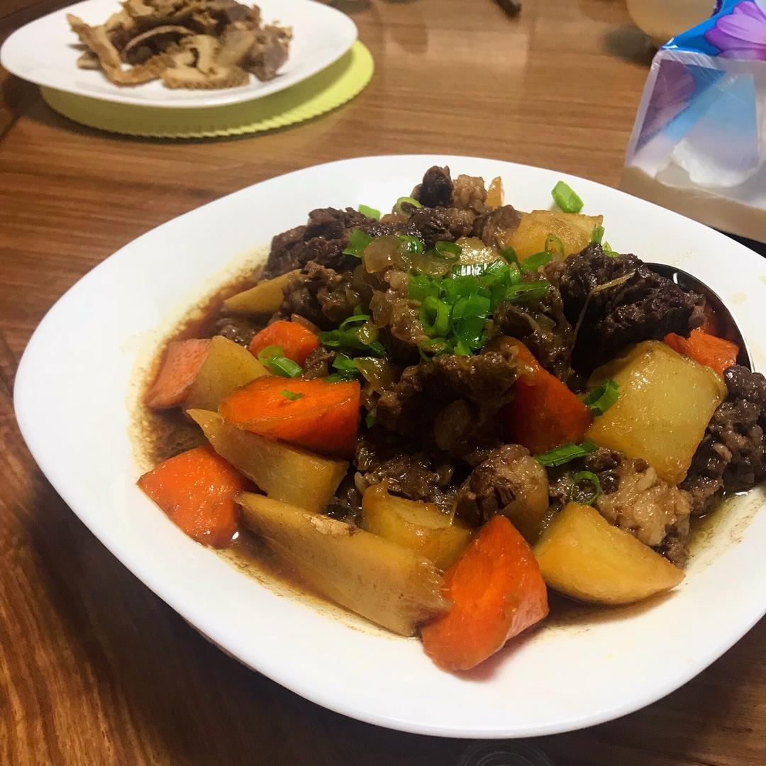 沙沙土豆胡萝卜炖牛肉