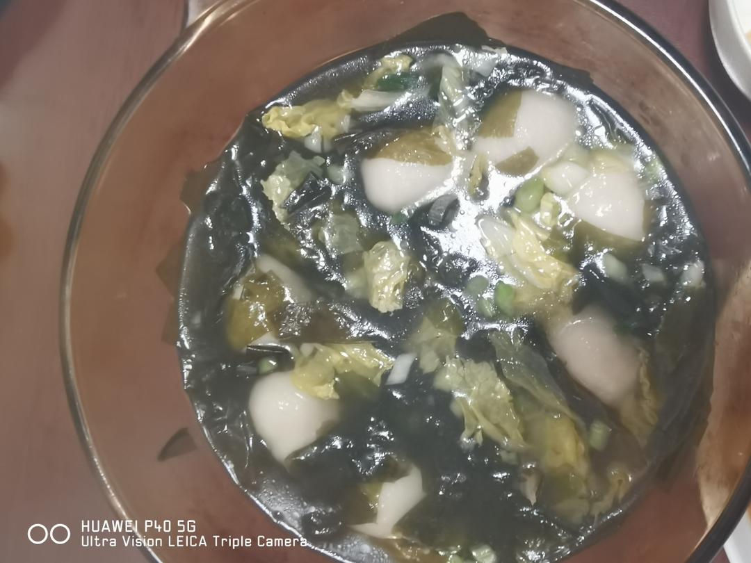 裙带菜鸡蛋鱼丸汤的做法