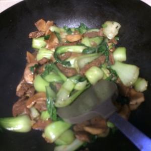油菜杏鲍菇炒牛肉的做法 步骤5