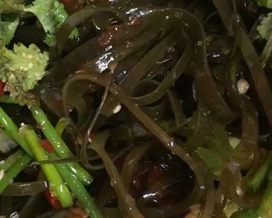 凉拌海带丝(酸辣麻香)爽口开胃咸甜正当(自制辣椒油手段)的做法 步骤5