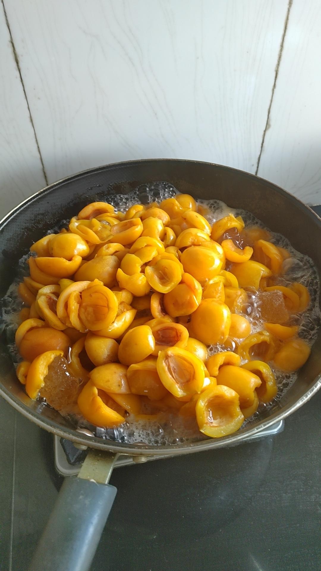 教你一招，消耗家里吃不完的枇杷，比蜜饯还好吃的枇杷膏