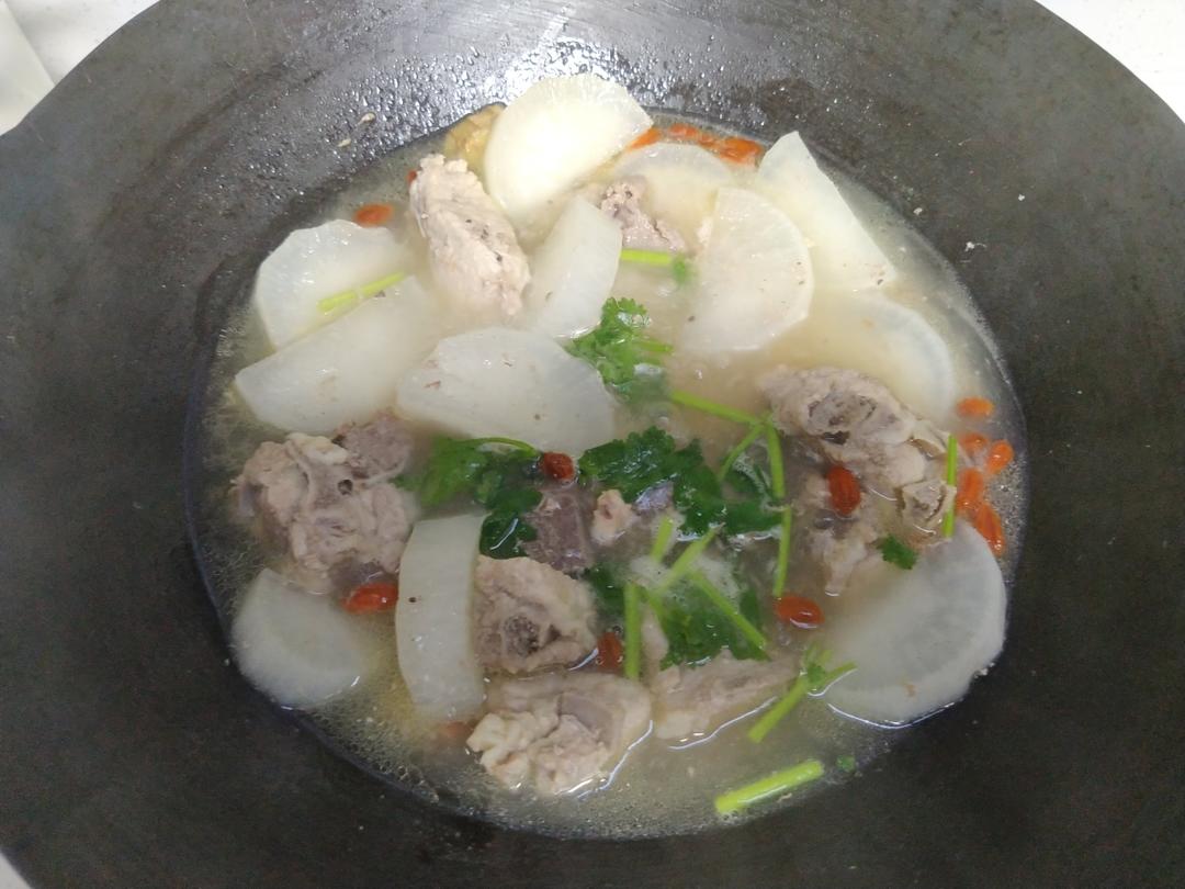 萝卜炖排骨-秋冬懒人汤