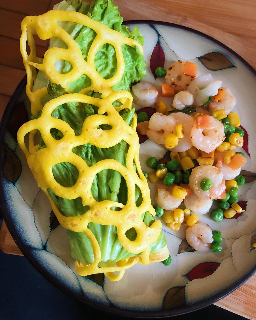 美丽的蕾丝鸡蛋饼