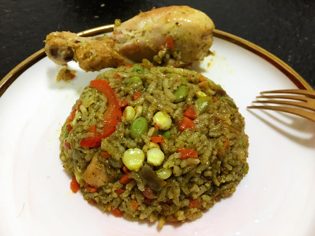 秘鲁美食：Arros con pollo 鸡肉饭