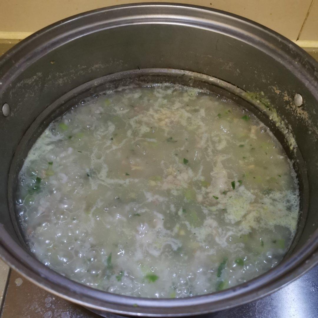 妈妈👩教我做的皮蛋瘦肉粥🥣简单快捷美味😋